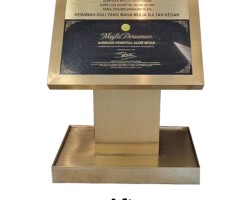 A premium masterpiece with our PVD Titanium Gold Coating A premium masterpiece with our PVD Titanium Gold Coating